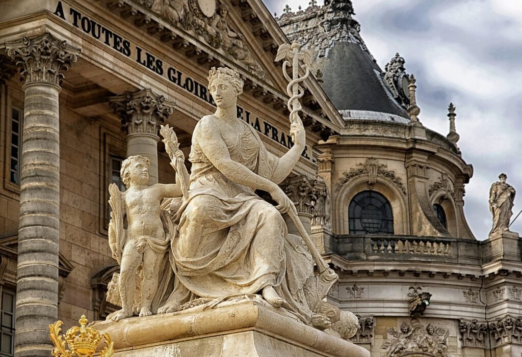Flights-to-Paris-History-of-paris-justby-travel