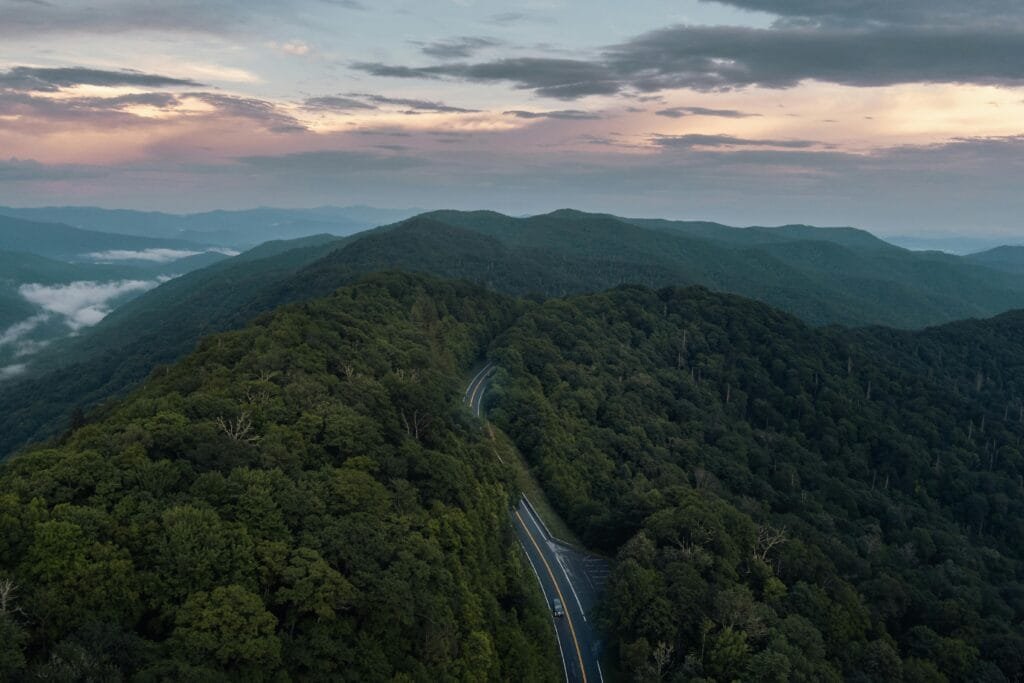 Great Smoky mountains one of the best travel spots in the US during fall)