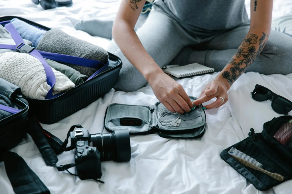 Pack lightly, avoid baggage fees and find cheapest flights online