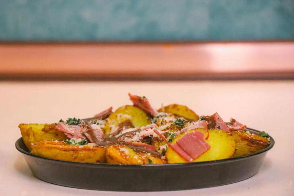 Justbuytravel | 7 Must-Try Foods in Chicago for an Authentic Taste of the City